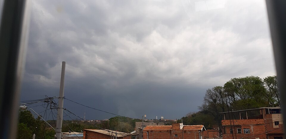 Shelf cloud - nadchodzi szkwal, wracaj